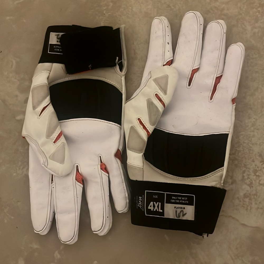 University of Miami, college football, lineman, gloves